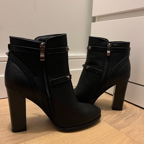 Vivo Rosa Black Boots with studs - Picture 8 of 9